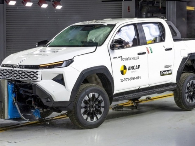 Toyota Hilux 2026 đạt điểm an toàn tuyệt đối với chứng nhận 5 sao ANCAP