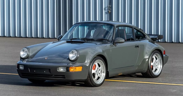 Porsche 911 Turbo 30 tuổi có giá lên tới 22 tỷ đồng, đắt ngang siêu xe đời mới, danh tính chủ cũ khiến ai cũng bất ngờ