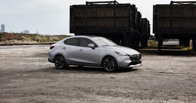 Giá xe Mazda2 mới nhất tháng 12/2025, từ 418 triệu đồng